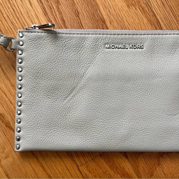 Micheal Kors Astor Silver Studded Cement Gray Wristlet One Size NWT *FLAWED* - Picture 3 of 15
